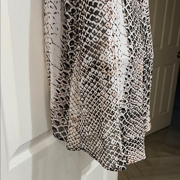 Halo V-Neck Snake Print Blouse Size: L EUC ❤️ - Picture 5 of 9
